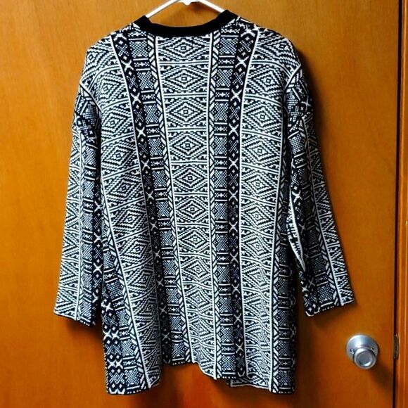 Old navy cardigan sweater, small - Picture 4 of 4